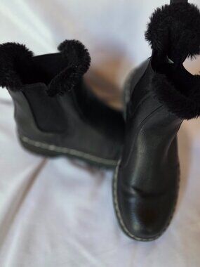 Union Bay Black Leather Chelsea Boot | Faux Fur Trim | Size 8